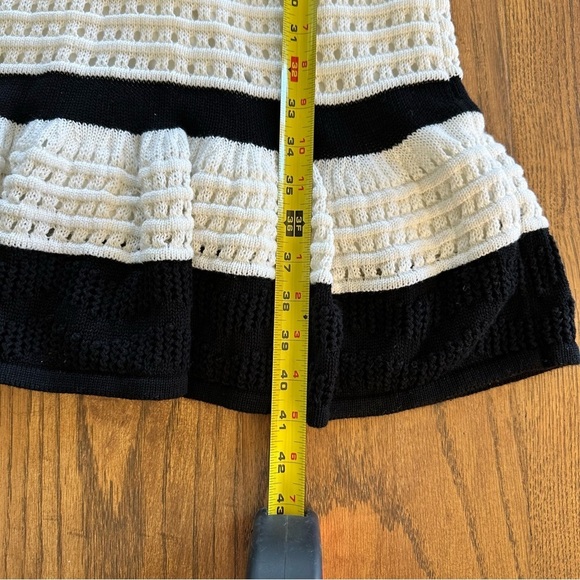 VENUS Black and White Sheath Dress 3/4 Sleeve Crew Neck Size Medium Knit - Picture 10 of 11